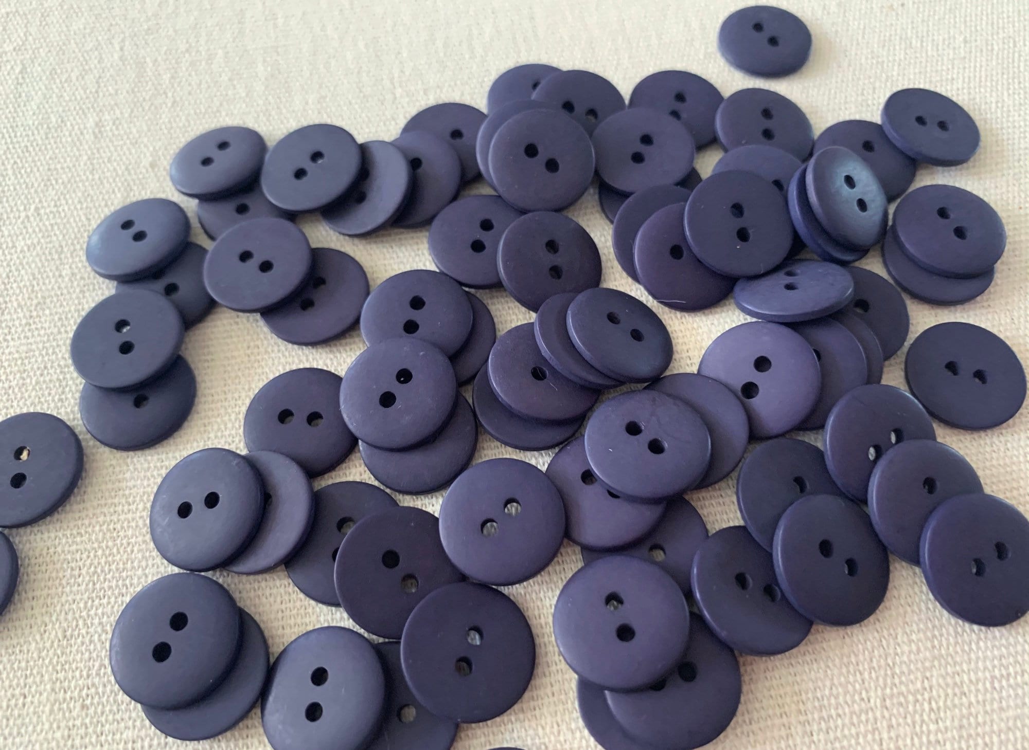 Brilliant Blue 15mm Round 4 Hole Packet of 20 Sew On Plain Buttons 