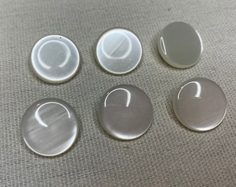Medium witte knoppen met glinsterende glans ontwerp 5/8" naaiknoppen, 6 vintage, plastic knoppen schacht terug