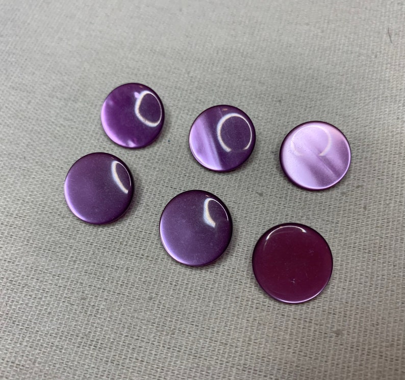 Medium Purple Buttons With Glistening Sheen Design 5/8” Sewing Buttons ...