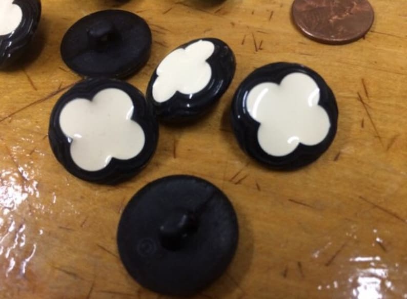 24 Buttons Medium Button in Black and Ivory Plastic Button Sewing ...