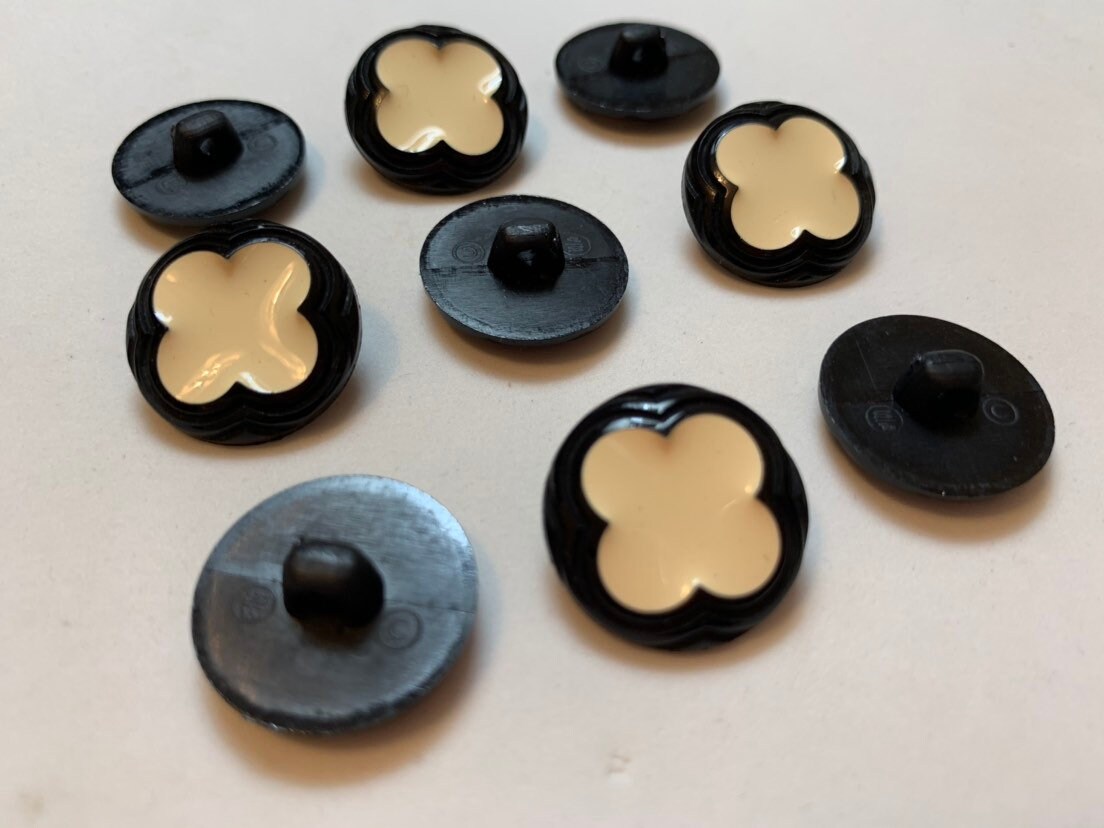 24 Buttons Medium Button in Black and Ivory Plastic Button Sewing ...
