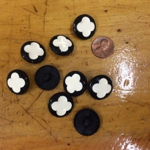 24 Buttons Medium Button in Black and Ivory Plastic Button Sewing ...