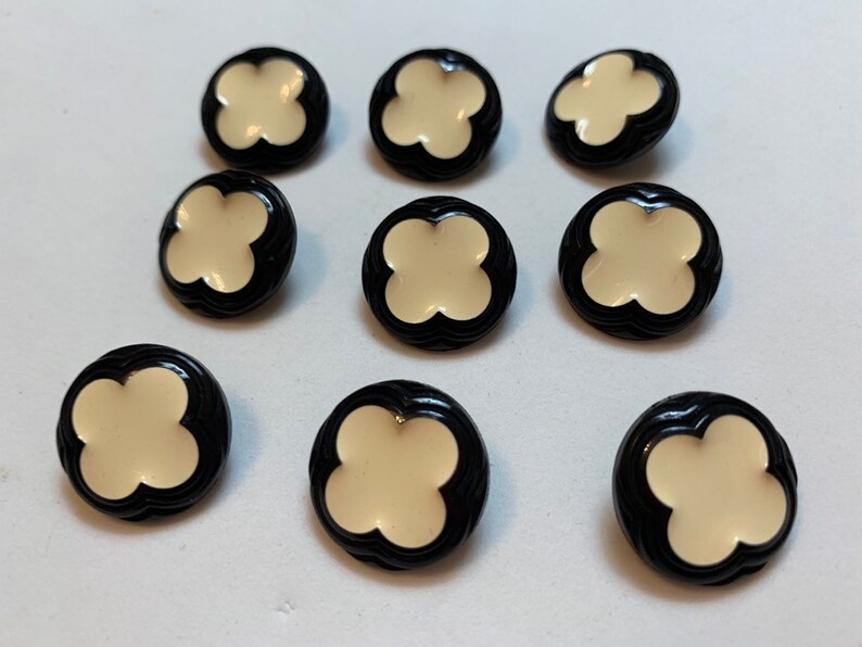24 Buttons Medium Button in Black and Ivory Plastic Button Sewing ...