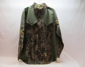 Men's Mossy Oak camouflage with green medium /tall  long sleeve button camo shirt