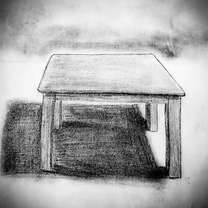 Puede incluir: Un dibujo simple a lápiz, en blanco y negro, de una mesa de madera con cuatro patas. La mesa está dibujada en un estilo realista, con sombreado para crear profundidad y dimensión.