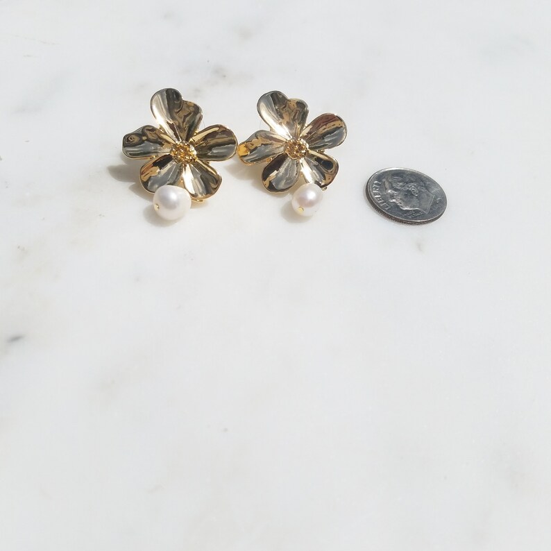 classy stud Pearl earring gold earrings Designer inspired earrings,Pearl earrings Pearl floral earrings flower stud,Bridesmaid jewelry