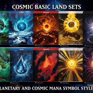 Könnte beinhalten: Eine Sammlung von Fantasy-Art-Karten mit kosmischen Landschaften. Das Set zeigt Bilder von Wäldern, Inseln, Bergen, Ebenen und Sümpfen, jeweils mit einer einzigartigen, lebendigen Farbpalette. Auf den Karten steht "COSMIC BASIC LAND SETS" und "PLANETARY AND COSMIC MANA SYMBOL STYLE."