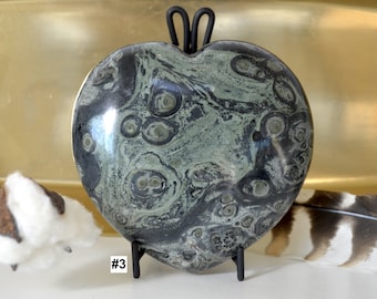 KAMBABA Jasper Heart Crystal w Stand, FREE SHIP, 4.5 in, 1 to 2 lb, Crocodile Stone, Unique Home Decor, Heart Chakra Stone