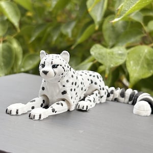 3D Printed Multicolor Snow Leopard - Articulated Poseable Toy - Flexible Big Cat Decor - Novelty Gift for Kids - Playful Desk Ornament
