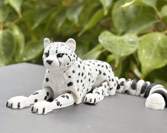3D Printed Articulated Snow Leopard: Poseable Big Cat Desk Decor