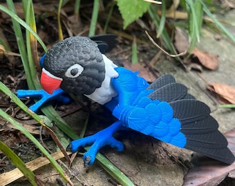 3D Printed Articulated Parrot: Movable Wings, Exotic Desktop Decor