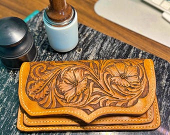 Met de hand bewerkte leren portemonnee met bloemen: lang dubbelgevouwen, gepersonaliseerd