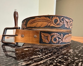 Handgemaakte leren westernriem: bloemdessin, aanpasbare breedte