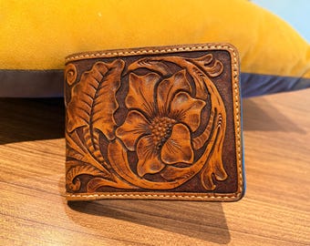 Met de hand bewerkte leren portemonnee: bloemdessin, gepersonaliseerd, plantaardig gelooid