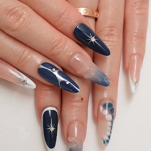 Appuyez sur les ongles