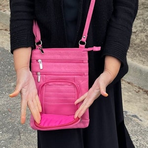 Cartera de cuero Bubblegum pink smart cell monedero Monedero de cuero cruzado integrado en la billetera, bolsillo abierto para teléfono inteligente, correa totalmente ajustable