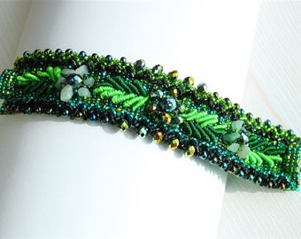 Hand beaded green bracelet, double magnetic clasp, weaving leaves green 7 inches #109