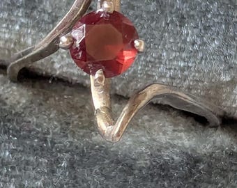 Modernist Garnet Sterling Silver Ring - Size 8 - Fine Gemstone Jewelry - January Birthstone