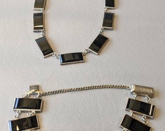 Collar y pulsera Art Déco de plata con eslabones de ónix. Joyería fina vintage de los años 30.