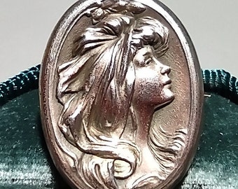 Broche Art Nouveau antiguo de plata de ley: Mujer con flores