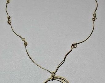Colar Brutalista Vintage em Latão: Pingente Artesanal dos Anos 70
