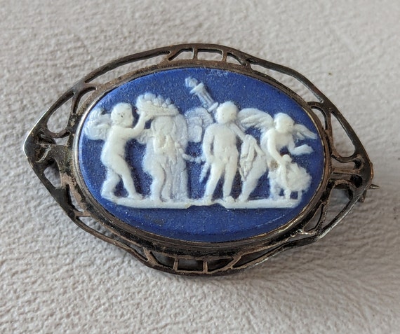Broche Ancienne Camée Wedgwood En Porcelaine Bleue - Bijou Vintage Français