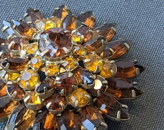 Broche Ancienne Marquise En Dôme – Dorée à Pierres Et Strass Ambre – Occasion Très Bon état