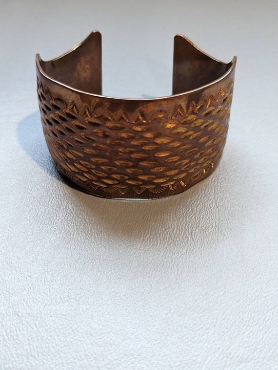 2XHP!! EUC Vintage Solid Copper Metal Etched & Studded Gladiator Cuff  Bracelet! | Vintage cuff bracelet, Cuff bracelet, Vintage copper