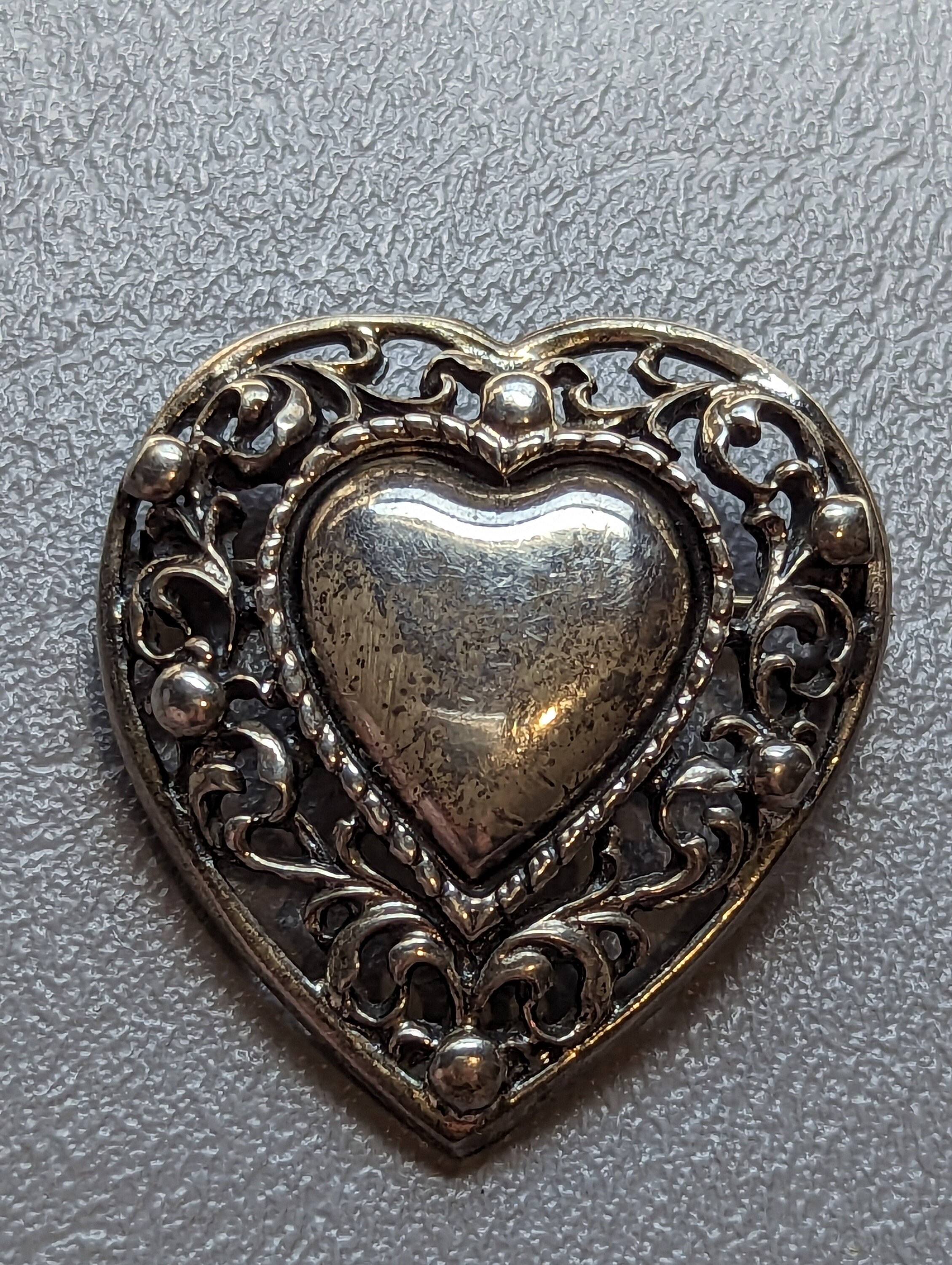 アクセサリー - CLASSICGENTLEMAN HEART PIN - SILVER アクセサリー - CLASSICGENTLEMAN HEART PIN - SILVER シルバー