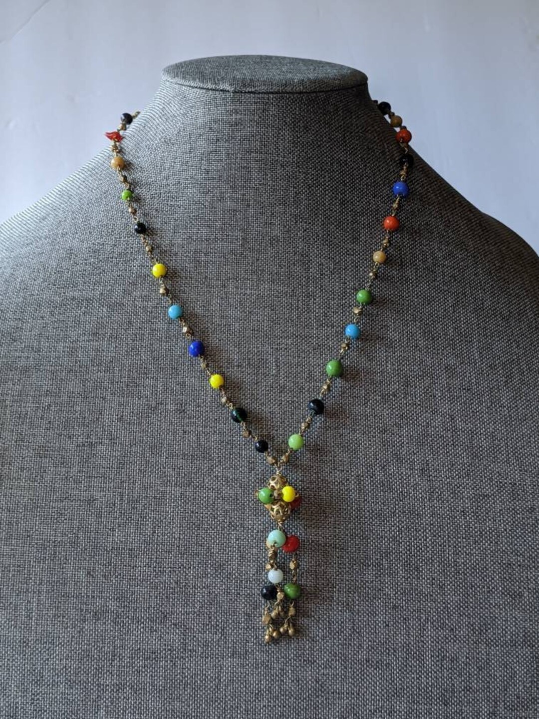 Collier Rétro Tout En Perles De Verre Multicolore - Longueur Opéra, Attache Dorée, Occasion Très Bon état
