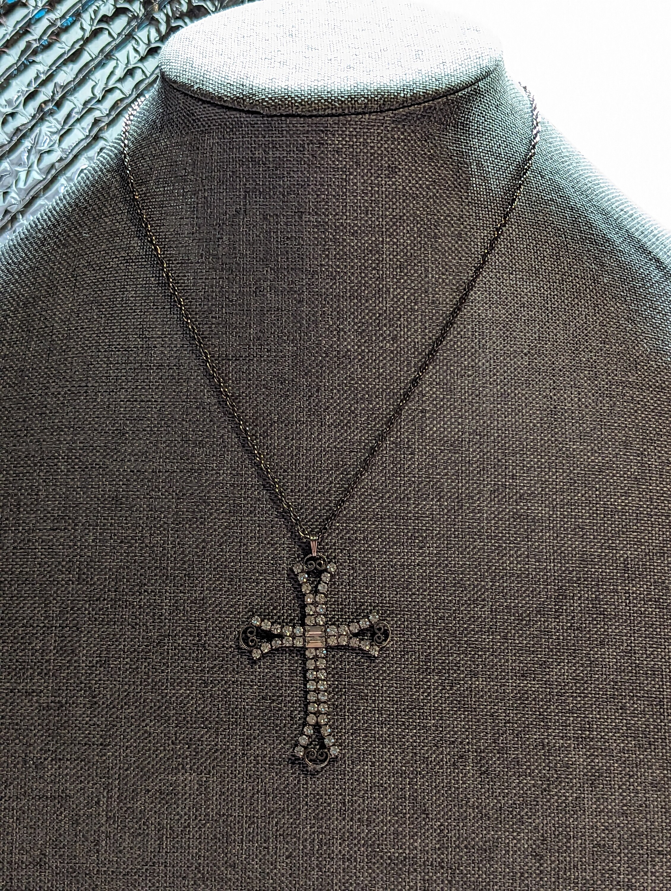 Jolie Croix Vintage Métal Et Strass - Années 50/60 - Bijou Rétro