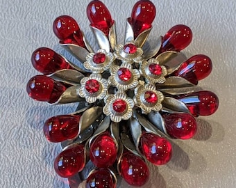 Vintage Red Gripoix Glass Fur Clip Brooch: 1940s Art Deco Jewelry