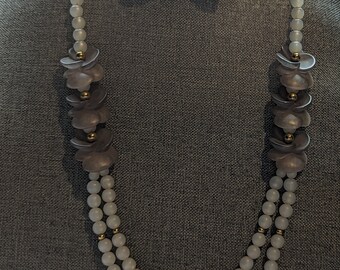 Set di orecchini con collana di fiori di lavanda smerigliati Napier-Demi Parure firmata Napier vintage