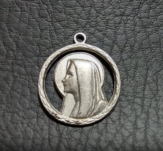 Silver madonna pendant deals