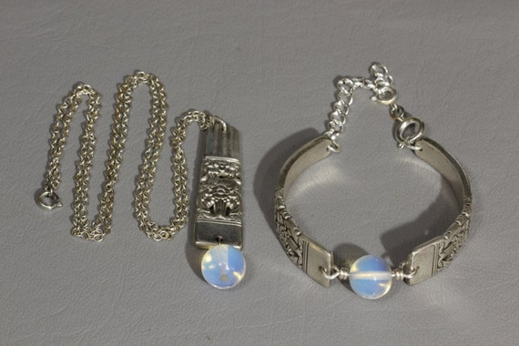 Bracelet En Perles D'Opaline Facettées Et Argentées - Fait En France, Longueur 19-20 Cm, Neuf