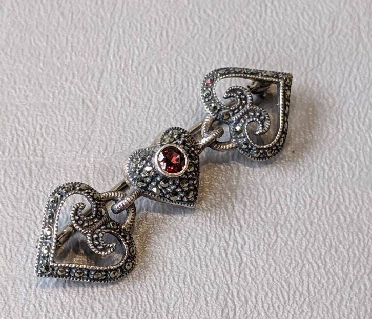 ジュディス ジャック スターリング シルバー ガーネット ハート バー