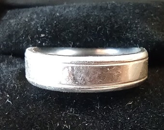 Vintage Sterling Silver Band Ring: Signed QG, Size 10, 6mm Wide