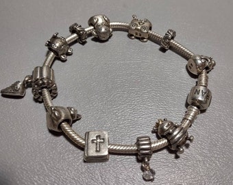 本物のスターリングシルバー PANDORA ブレスレット、チャーム 4 個付き