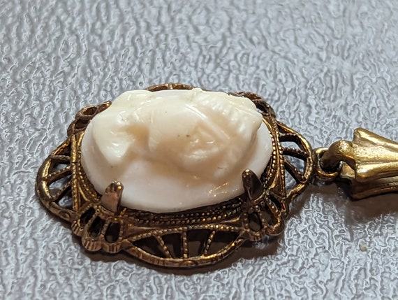 Antique Shell Cameo Pendant-Carved Shell Cameo in… - image 3