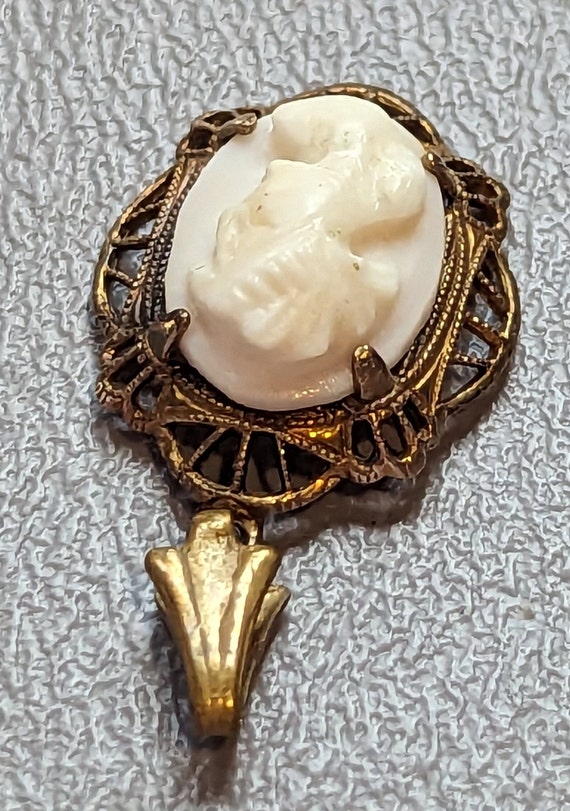 Antique Shell Cameo Pendant-Carved Shell Cameo in… - image 4