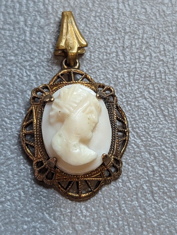 Antique Shell Cameo Pendant-Carved Shell Cameo in… - image 6