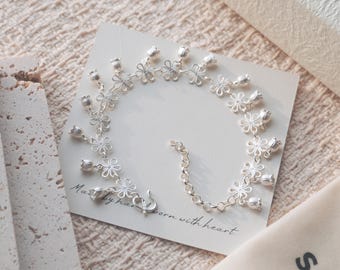 Armband mit Maiglöckchenmotiv aus 99 % Feinsilber: Handgefertigtes sechseckiges Filigranmuster, Verschluss in Antik-Optik
