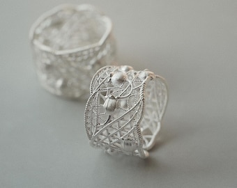 Maiglöckchen-Ring und -Ohrringe: Feines, durchbrochenes Silber-Set, Geschenk für Brautjungfern