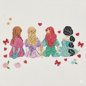 Pode incluir: Um desenho bordado com quatro figuras de cabelo comprido, sentadas juntas. As figuras usam vestidos coloridos e têm várias cores de cabelo. Corações vermelhos, laços e estrelas estão espalhados ao redor das figuras, criando uma cena caprichosa e decorativa.