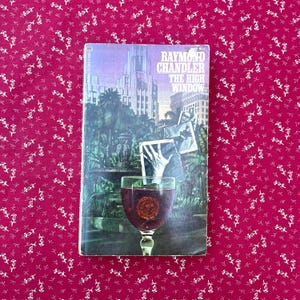 The High Window - Raymond Chandler vintage mystery crime paperback book.