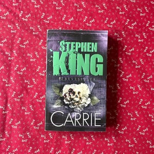 Carrie - Stephen King horror paperback book.