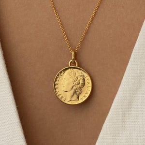 Echte italienische 100 Lire Münze Medaillon Anhänger | Halskette| Minerva | Glücksbringer Anhänger |  18K Vergoldete Münze | 1990 - 1992 entstanden
