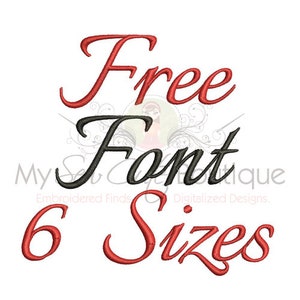 以下が含まれることがあります： 白地に赤と黒の筆記体で「Free Font 6 Sizes」と書かれた文字。テキストは刺繍されているようです。「My Sew Boutique」という言葉が下にあります。