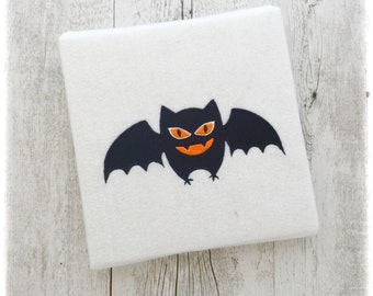 Pipistrello Del Fumetto E Luna Piena. Sfondo Di Halloween Illustrazione Vettoriale 19671464 - Foto 3