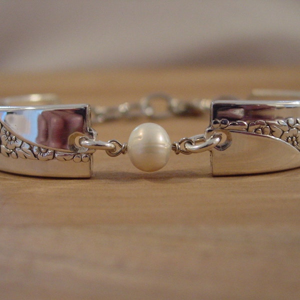 A pretty spoon bracelet Caprice pattern with pearl bead Please see description for size b82